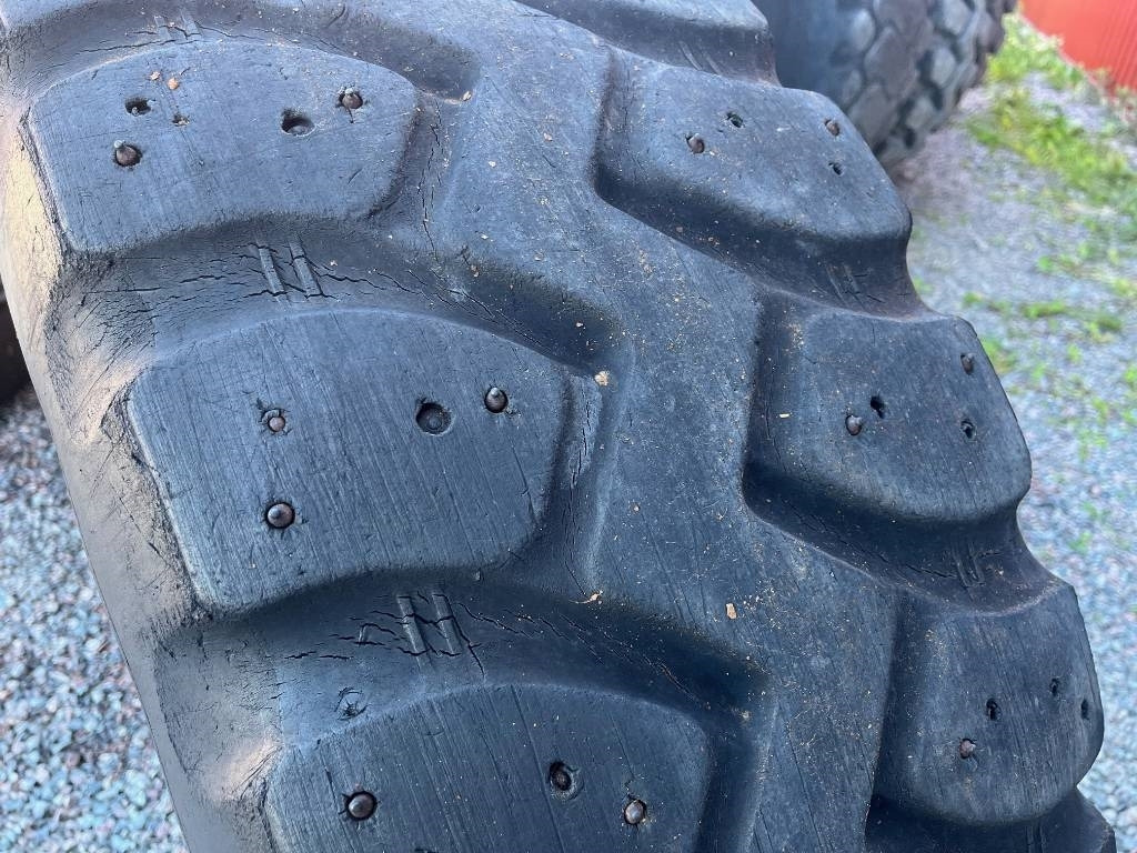 Goodyear 15,5-R25 till Zettelmeyer 802 - إطارات - آلات الإنشاء: صورة 2 Goodyear 15,5-R25 till Zettelmeyer 802 - إطارات - آلات الإنشاء: صورة 2
