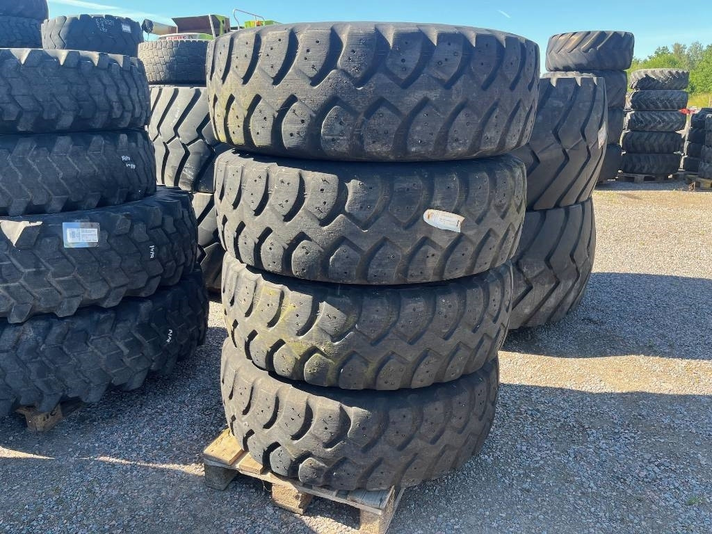 Goodyear 15,5-R25 till Zettelmeyer 802 - إطارات - آلات الإنشاء: صورة 1 Goodyear 15,5-R25 till Zettelmeyer 802 - إطارات - آلات الإنشاء: صورة 1