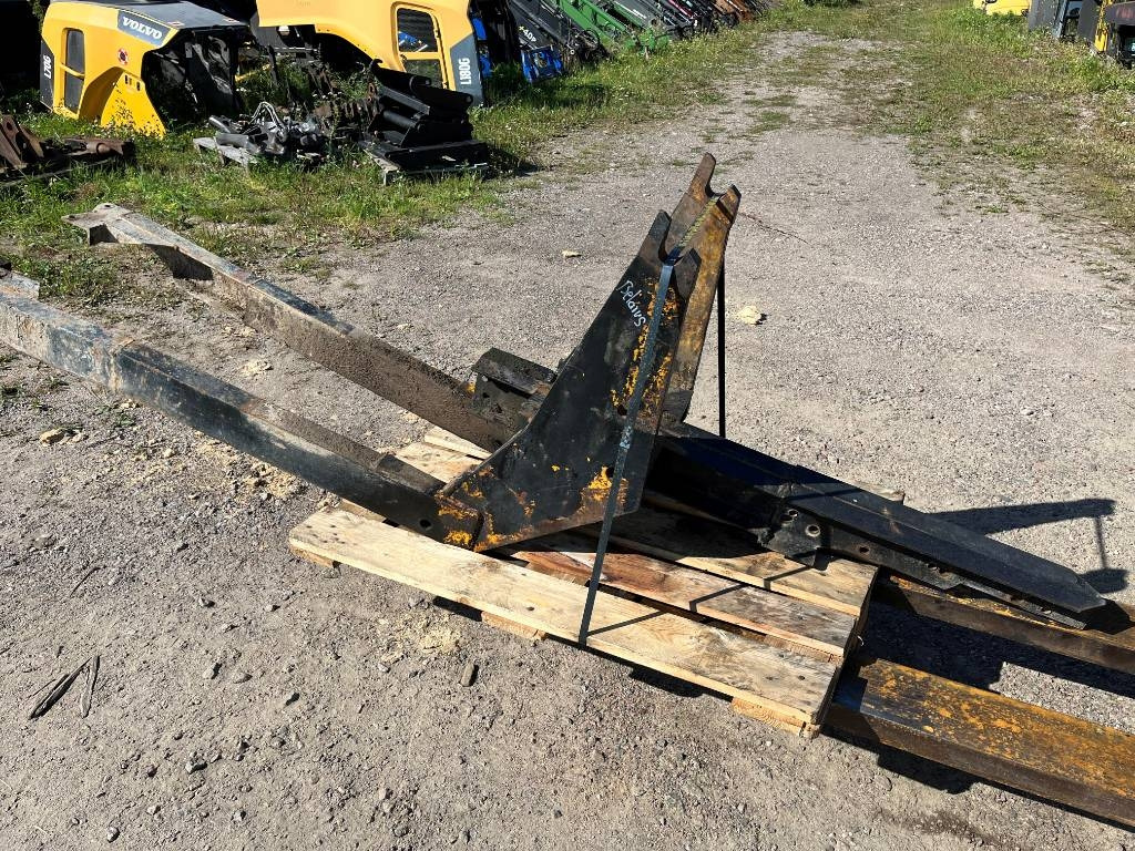 Lastarfäste Trima till Belarus 820 - ملحق - اللودر: صورة 1 Lastarfäste Trima till Belarus 820 - ملحق - اللودر: صورة 1