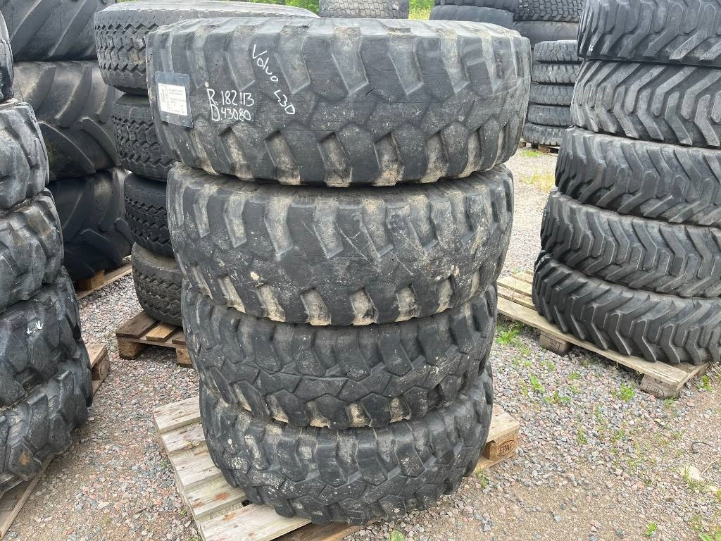 Michelin 335/80-20 till Volvo L30 Zettelmeyer - إطارات - آلات الإنشاء: صورة 1 Michelin 335/80-20 till Volvo L30 Zettelmeyer - إطارات - آلات الإنشاء: صورة 1