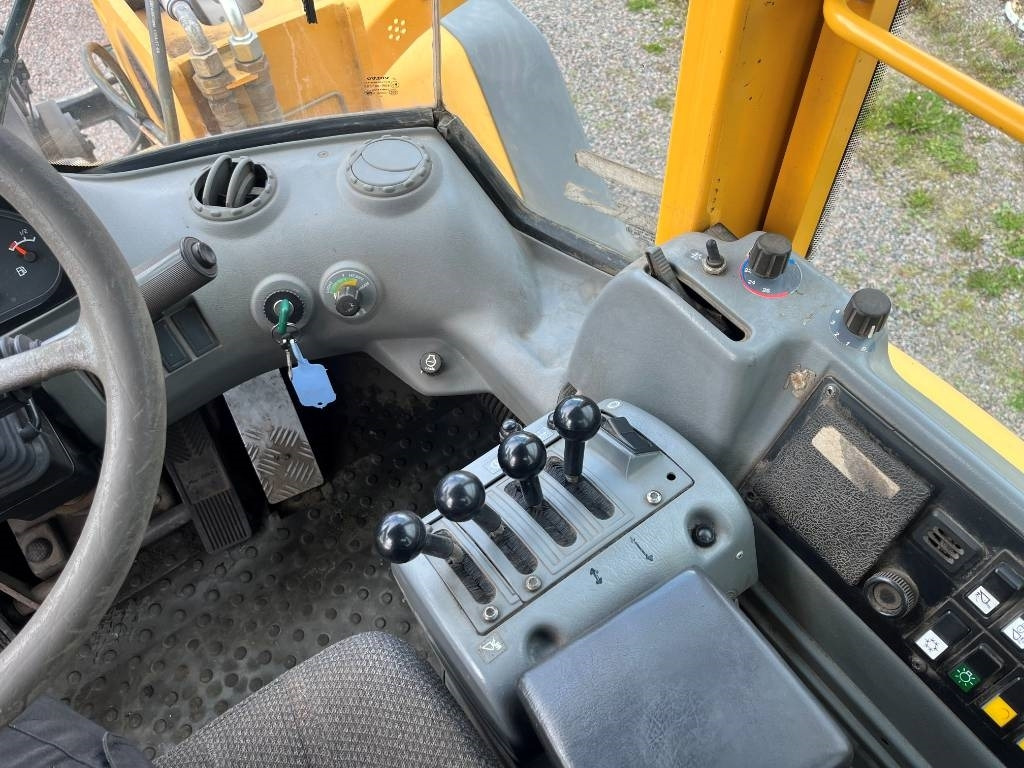 اللودر بعجل Volvo L 120 E: صورة 8