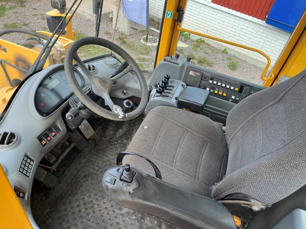 اللودر بعجل Volvo L 120 E: صورة 6