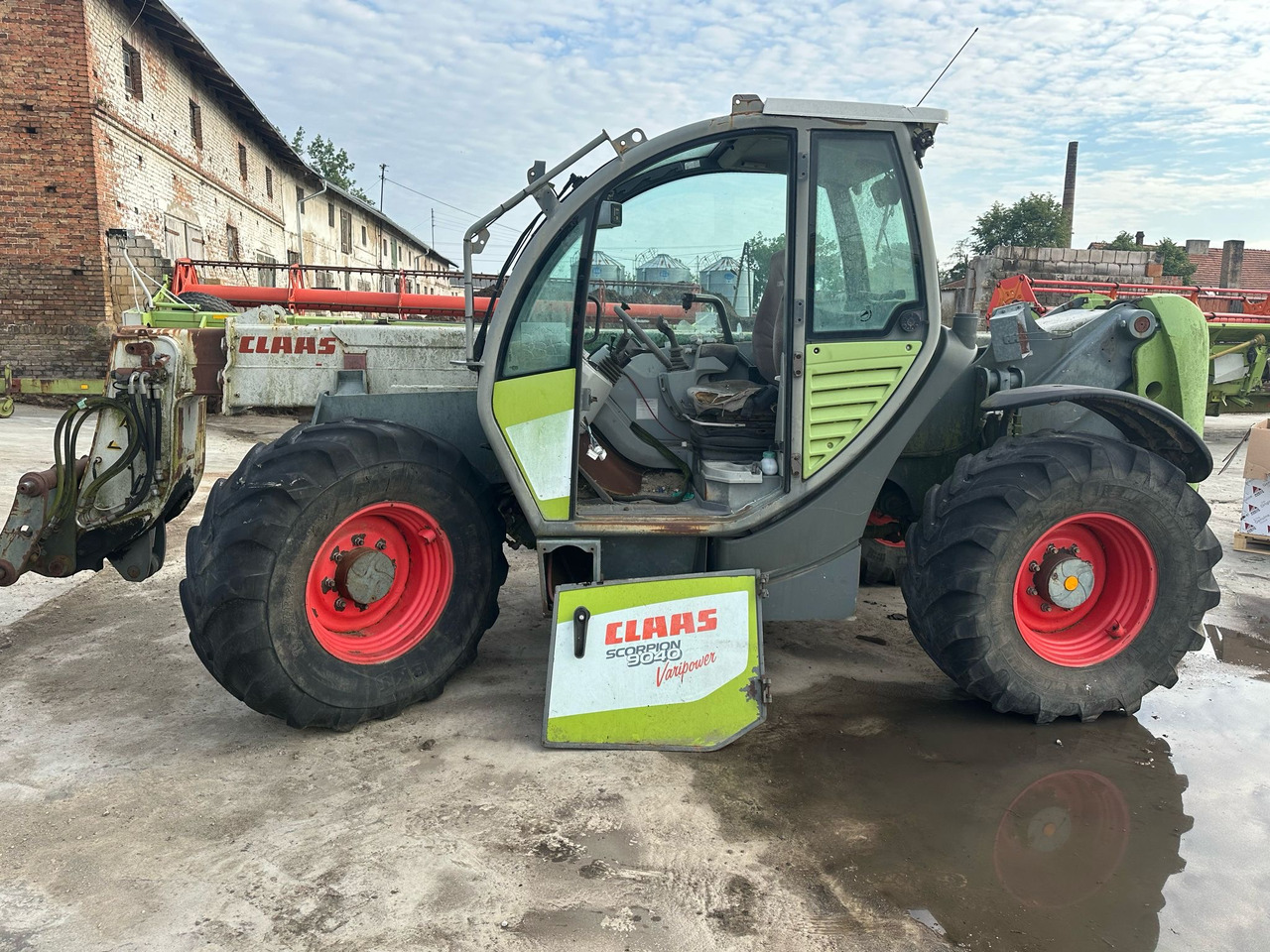 Claas Scorpion 9040 Variopower - fotel siedzenie - مقعد - آلات زراعية: صورة 1 Claas Scorpion 9040 Variopower - fotel siedzenie - مقعد - آلات زراعية: صورة 1