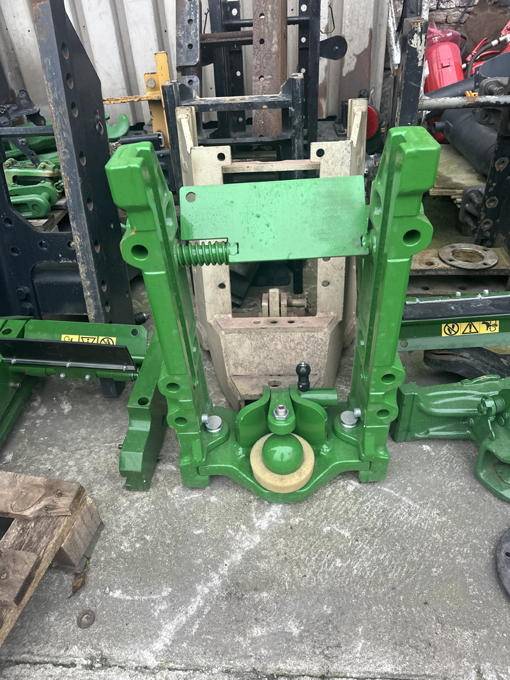 John deere zaczep k80 + szyny prowadnice - هيكل السيارة الخارجية - آلات زراعية: صورة 1 John deere zaczep k80 + szyny prowadnice - هيكل السيارة الخارجية - آلات زراعية: صورة 1