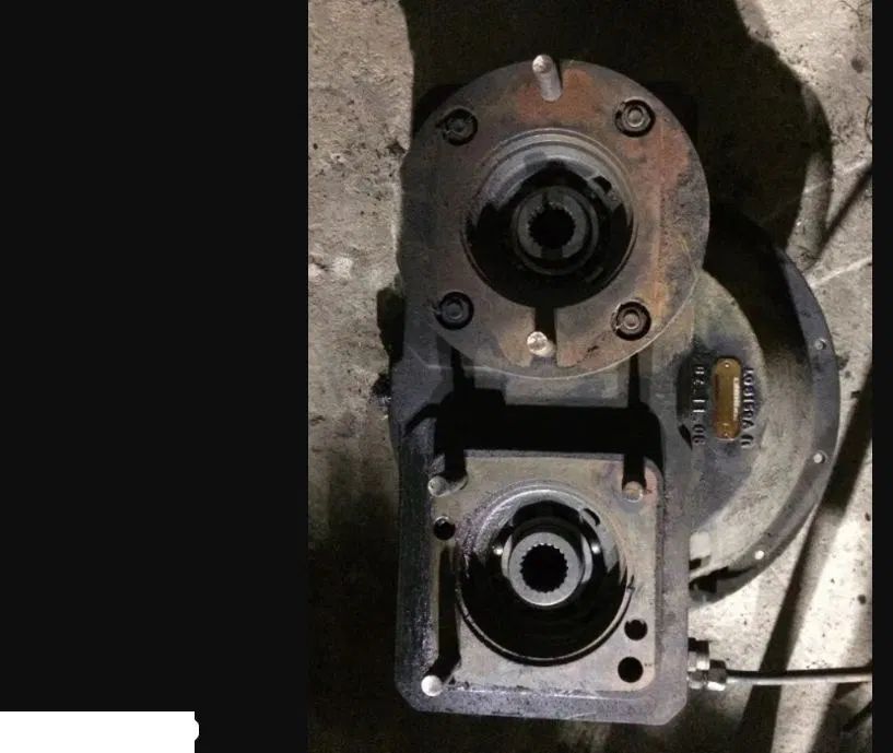 Liebherr L544 / L550 / L554 / L556 - Przystawka Dzwon - Napęd Pomp - نقل الحركة - اللودر بعجل: صورة 1 Liebherr L544 / L550 / L554 / L556 - Przystawka Dzwon - Napęd Pomp - نقل الحركة - اللودر بعجل: صورة 1