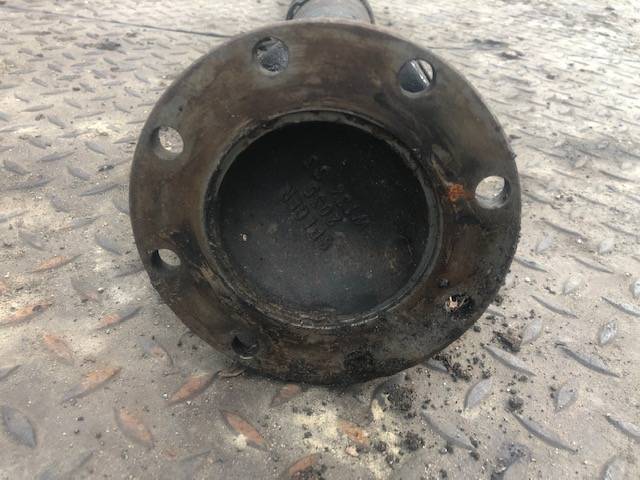 Liebherr L550 - Wał Napędowy Przedni - نقل الحركة - اللودر بعجل: صورة 5 Liebherr L550 - Wał Napędowy Przedni - نقل الحركة - اللودر بعجل: صورة 5