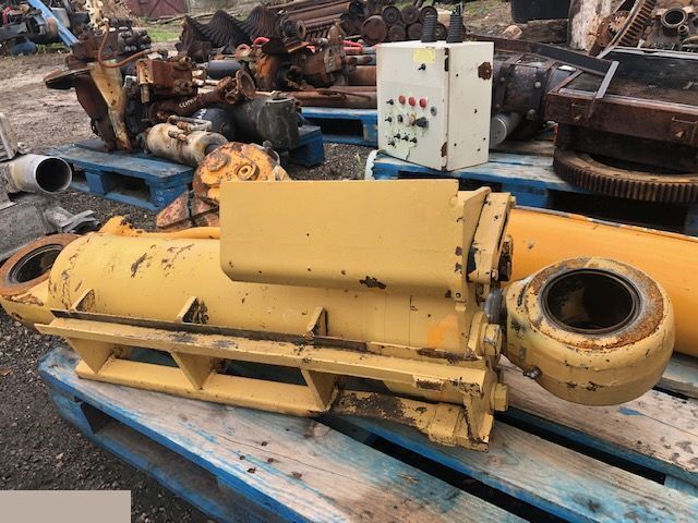 Liebherr L564 - Siłownik Wychyłu - أسطوانة هيدروليكية - آلات الإنشاء: صورة 5 Liebherr L564 - Siłownik Wychyłu - أسطوانة هيدروليكية - آلات الإنشاء: صورة 5