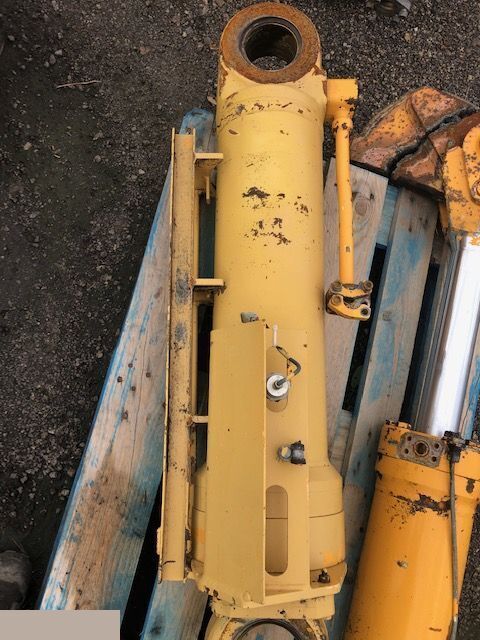 Liebherr L564 - Siłownik Wychyłu - أسطوانة هيدروليكية - آلات الإنشاء: صورة 3 Liebherr L564 - Siłownik Wychyłu - أسطوانة هيدروليكية - آلات الإنشاء: صورة 3