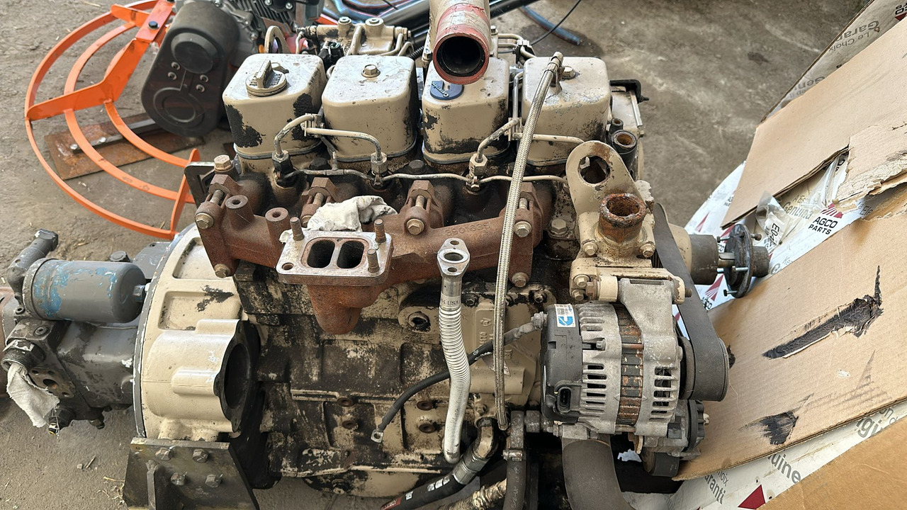 Silnik Cummins b4.5-99c - محرك - آلات الإنشاء: صورة 2 Silnik Cummins b4.5-99c - محرك - آلات الإنشاء: صورة 2