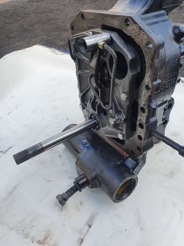 مفصل التوجيه - آلات زراعية Valtra T190 - Zwolnica - Zwrotnica - Półoś - Skrzynia - Silnik - Siłowniki - Tylny WOM: صورة 8 مفصل التوجيه - آلات زراعية Valtra T190 - Zwolnica - Zwrotnica - Półoś - Skrzynia - Silnik - Siłowniki - Tylny WOM: صورة 8