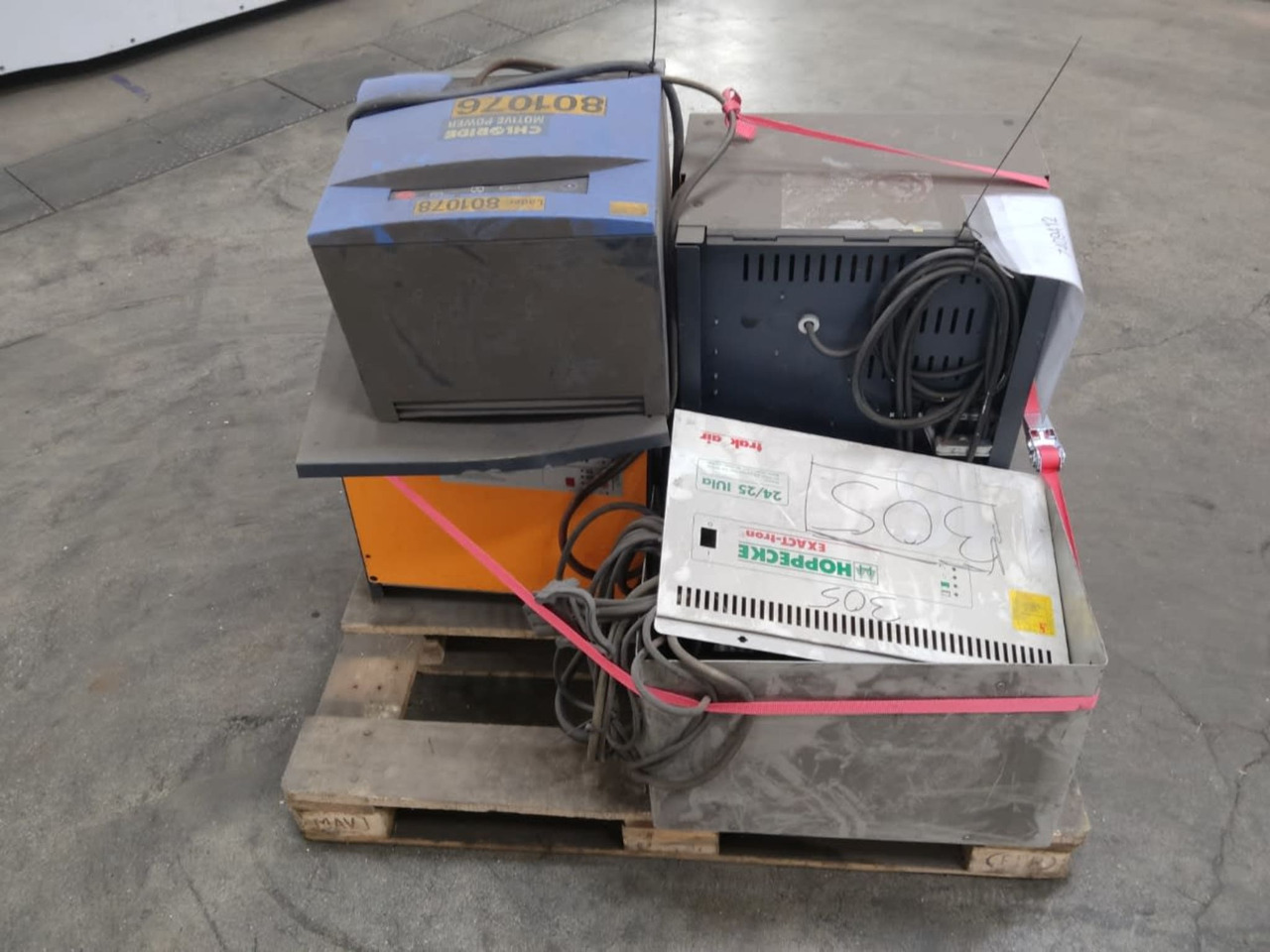 Battery Charger Package 4x Chargers - النظام الكهربائي - معدات المناولة: صورة 4 Battery Charger Package 4x Chargers - النظام الكهربائي - معدات المناولة: صورة 4