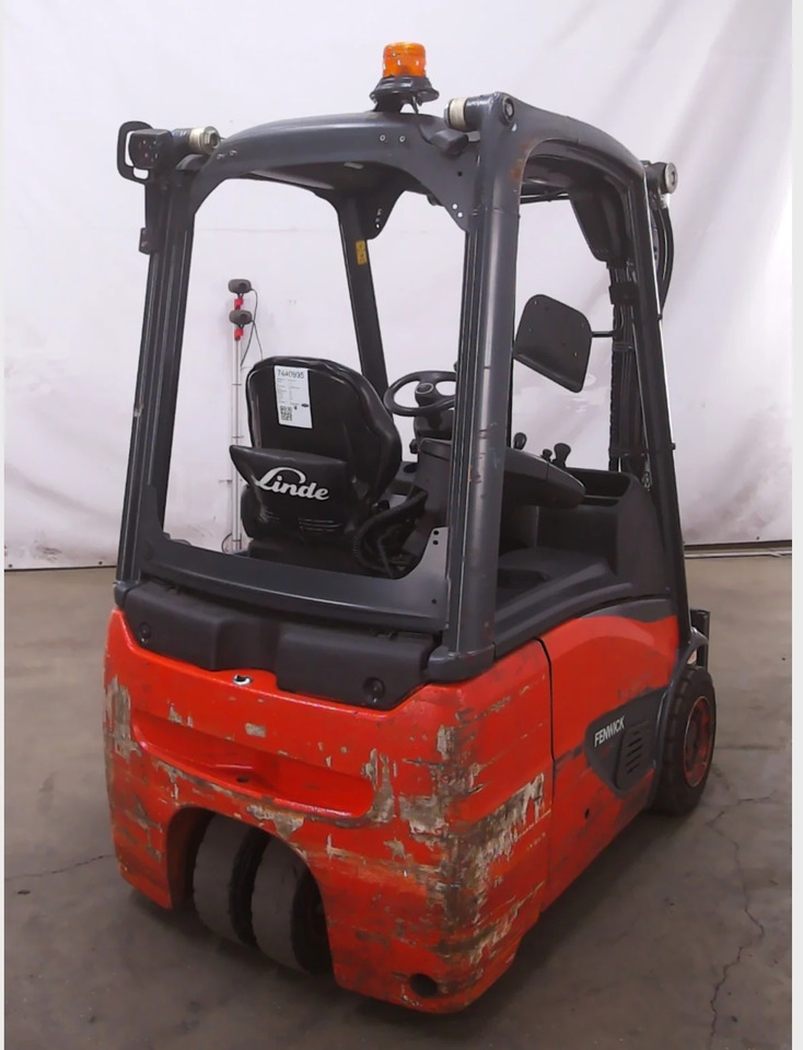 Linde E16C-02 - رافعة شوكية كهربائية: صورة 3 Linde E16C-02 - رافعة شوكية كهربائية: صورة 3