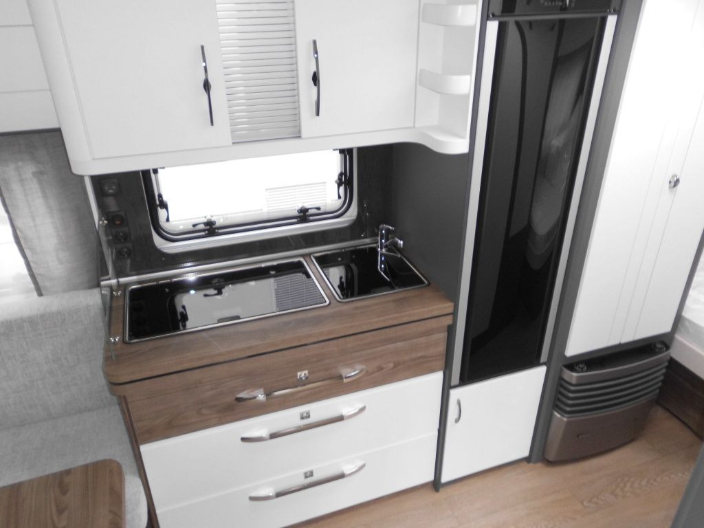 كرفان سحب Hobby Excellent Edition 540 UL 2026 AUTARK TEPPICH 180: صورة 11 كرفان سحب Hobby Excellent Edition 540 UL 2026 AUTARK TEPPICH 180: صورة 11