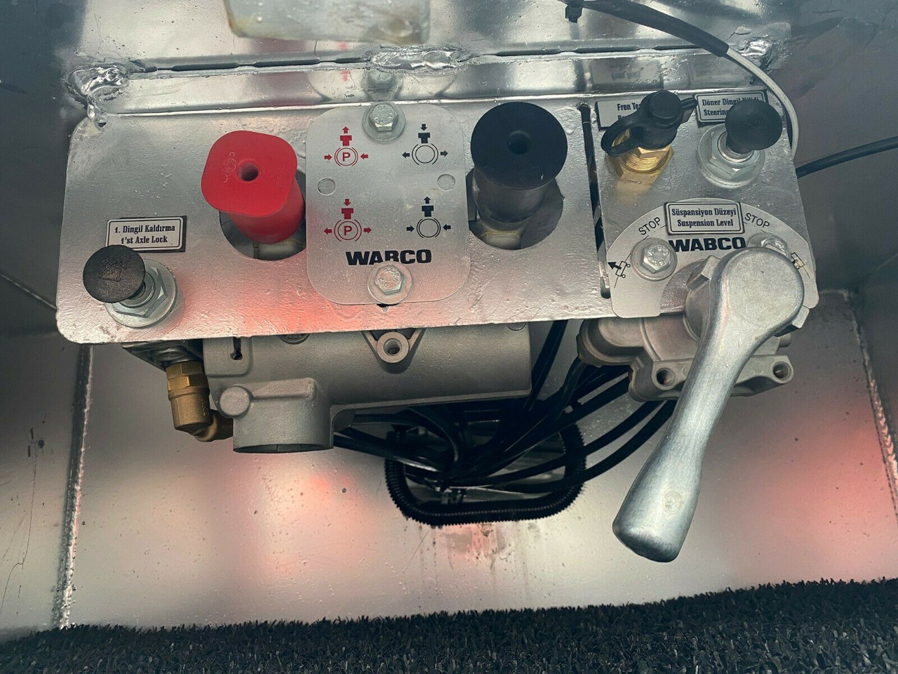 نصف مقطورة بلودر منخفض VEGA Verzinkt+LIFT+LENKACHSE+LED: صورة 12 نصف مقطورة بلودر منخفض VEGA Verzinkt+LIFT+LENKACHSE+LED: صورة 12