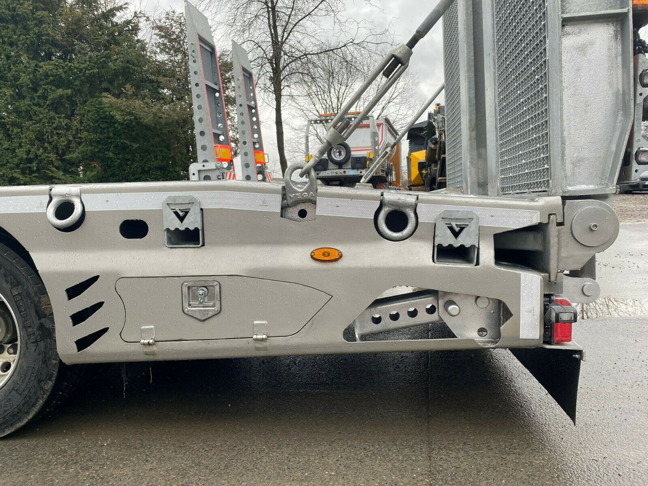 نصف مقطورة بلودر منخفض VEGA Verzinkt+LIFT+LENKACHSE+LED: صورة 13 نصف مقطورة بلودر منخفض VEGA Verzinkt+LIFT+LENKACHSE+LED: صورة 13