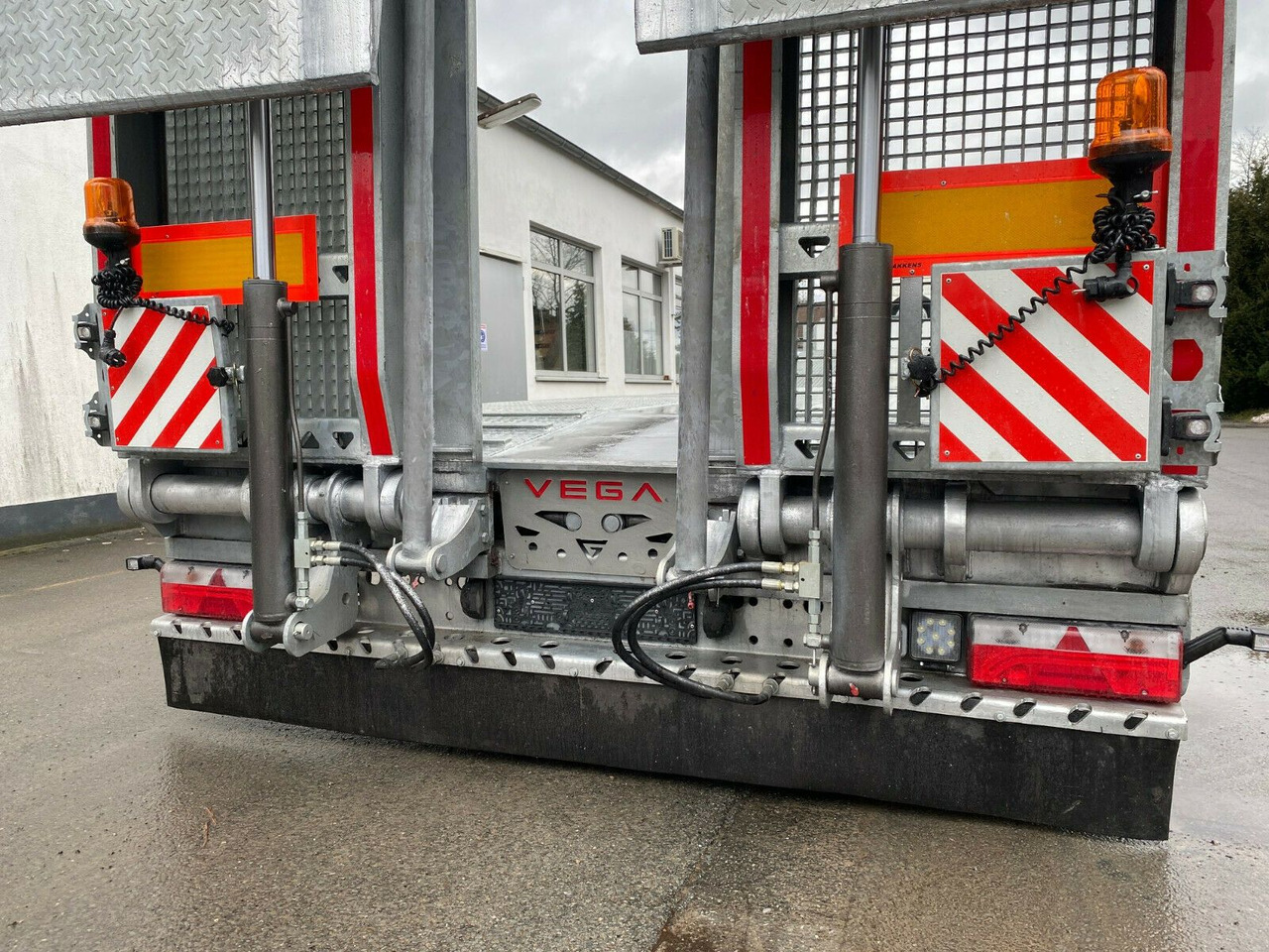 نصف مقطورة بلودر منخفض VEGA Verzinkt+LIFT+LENKACHSE+LED: صورة 6 نصف مقطورة بلودر منخفض VEGA Verzinkt+LIFT+LENKACHSE+LED: صورة 6