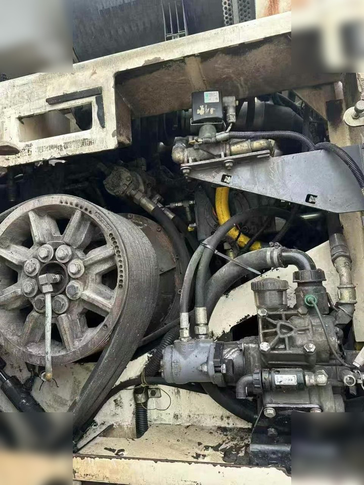 2011 WIRTGEN W2100 - ماكينة الكشط على البارد: صورة 4 2011 WIRTGEN W2100 - ماكينة الكشط على البارد: صورة 4