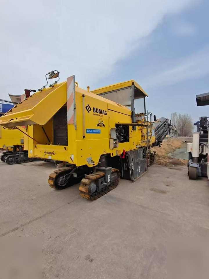 2017 BOMAG BM2000/60-2 - ماكينة الكشط على البارد: صورة 2 2017 BOMAG BM2000/60-2 - ماكينة الكشط على البارد: صورة 2