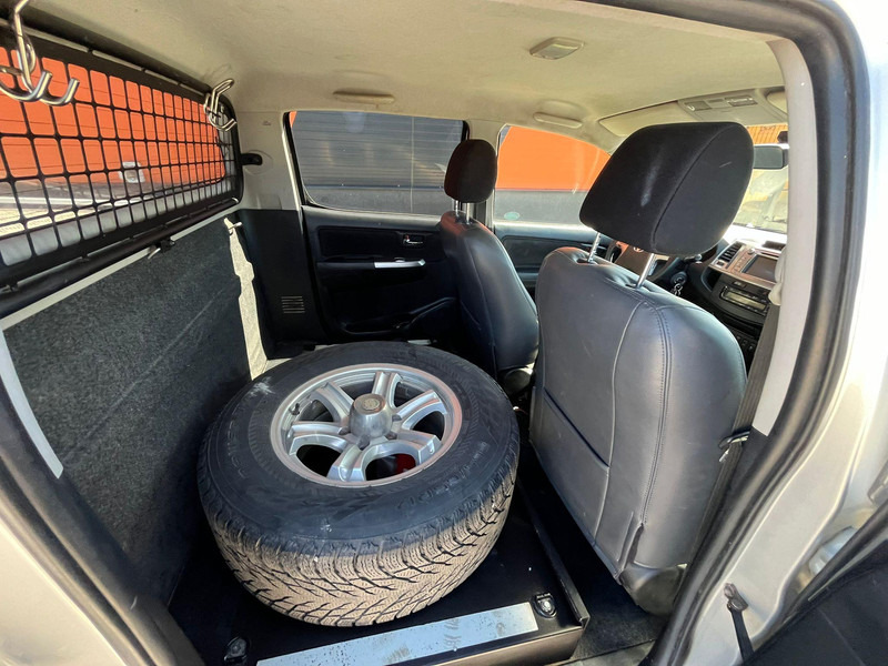 تأجير Toyota Hilux 4x4 Toyota Hilux 4x4: صورة 19