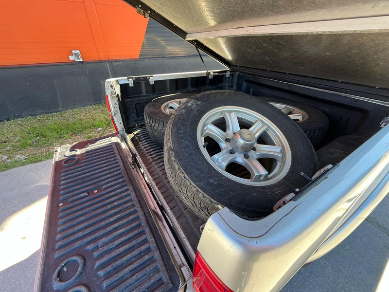 تأجير Toyota Hilux 4x4 Toyota Hilux 4x4: صورة 8