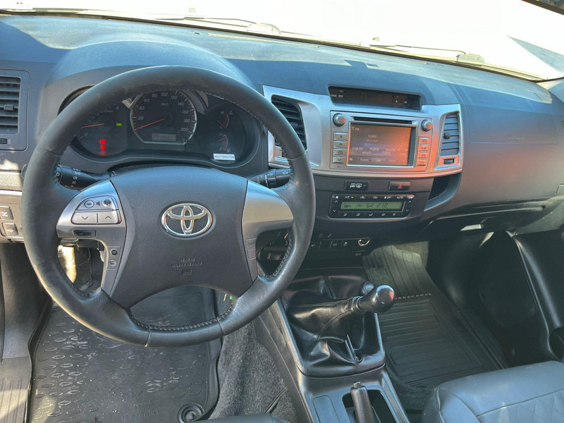 تأجير Toyota Hilux 4x4 Toyota Hilux 4x4: صورة 14