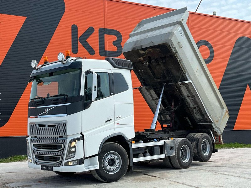 Volvo FH 16 750 6x4 RETARDER / TANDEM AXLE LIFT / BIG AXLES / BOX L=4701 mm - شاحنة قلاب: صورة 2 Volvo FH 16 750 6x4 RETARDER / TANDEM AXLE LIFT / BIG AXLES / BOX L=4701 mm - شاحنة قلاب: صورة 2
