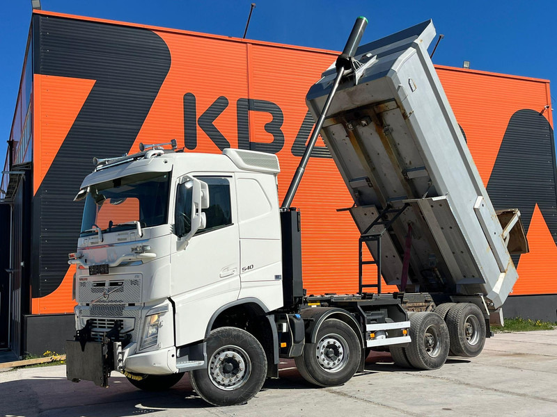 Volvo FH 540 8x4 RETARDER / TANDEM AXLE LIFT / BIG AXLES / BOX L=5704 mm - شاحنة قلاب: صورة 2 Volvo FH 540 8x4 RETARDER / TANDEM AXLE LIFT / BIG AXLES / BOX L=5704 mm - شاحنة قلاب: صورة 2