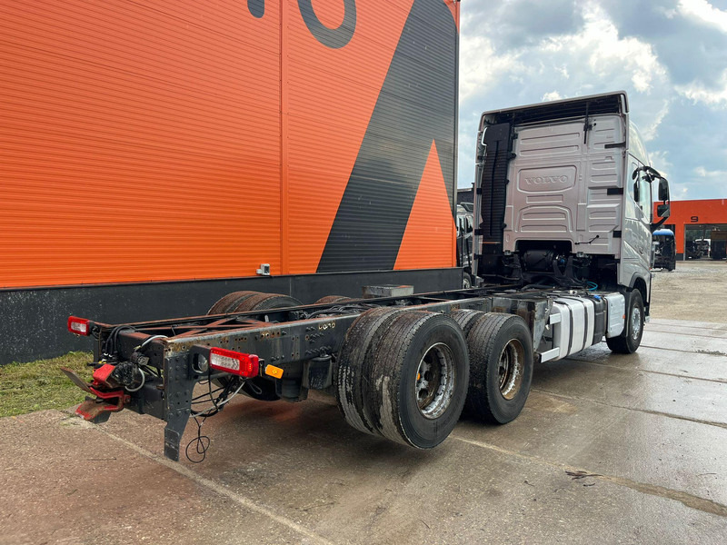 Volvo FH 750 6x4 CHASSIS L=6970 / RETARDER / PTO / TANDEM AXLE LIFT - شاحنة بهيكل معدني للمقصورة: صورة 5 Volvo FH 750 6x4 CHASSIS L=6970 / RETARDER / PTO / TANDEM AXLE LIFT - شاحنة بهيكل معدني للمقصورة: صورة 5