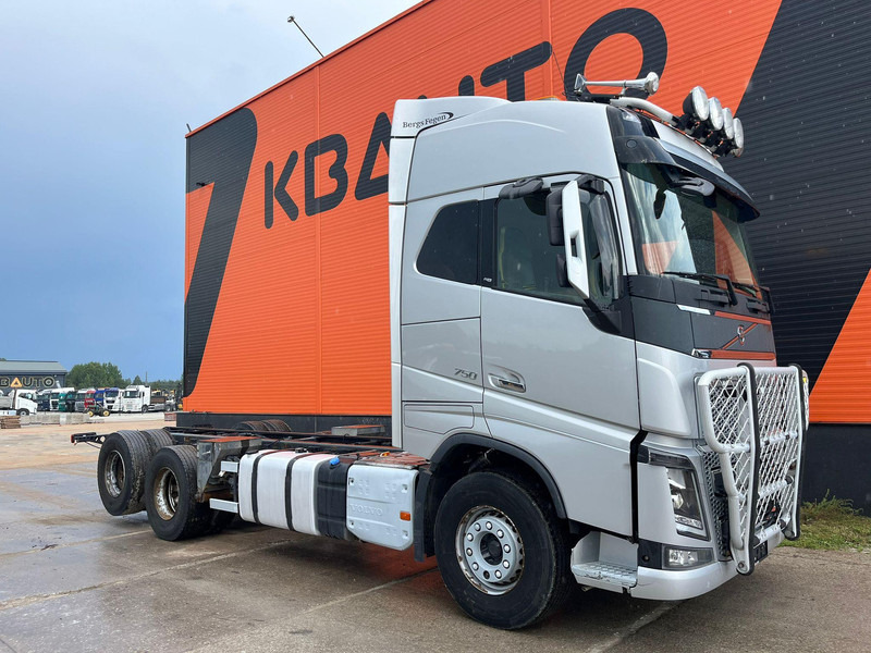 Volvo FH 750 6x4 CHASSIS L=6970 / RETARDER / PTO / TANDEM AXLE LIFT - شاحنة بهيكل معدني للمقصورة: صورة 3 Volvo FH 750 6x4 CHASSIS L=6970 / RETARDER / PTO / TANDEM AXLE LIFT - شاحنة بهيكل معدني للمقصورة: صورة 3