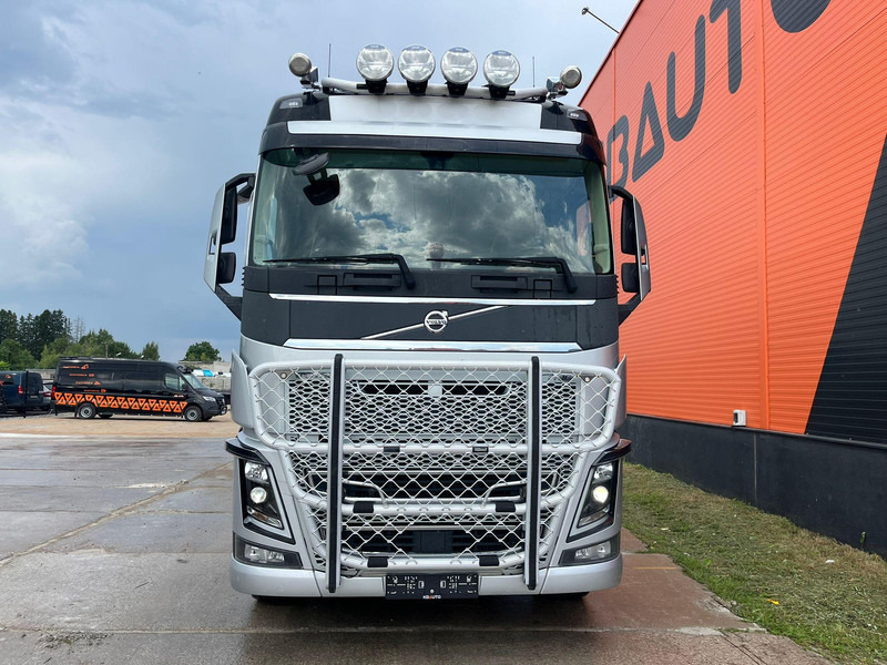 Volvo FH 750 6x4 CHASSIS L=6970 / RETARDER / PTO / TANDEM AXLE LIFT - شاحنة بهيكل معدني للمقصورة: صورة 2 Volvo FH 750 6x4 CHASSIS L=6970 / RETARDER / PTO / TANDEM AXLE LIFT - شاحنة بهيكل معدني للمقصورة: صورة 2