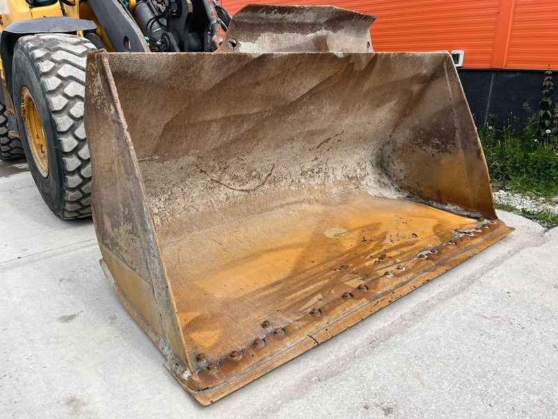 اللودر بعجل Volvo L 90 F 4x4 CENTRAL LUBRICATION / AC: صورة 10