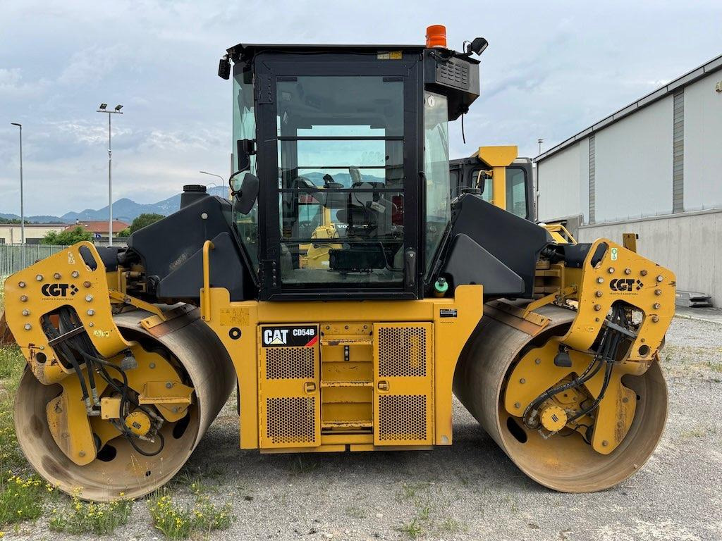 Caterpillar CD54B - رَصَّاص الطرق: صورة 1 Caterpillar CD54B - رَصَّاص الطرق: صورة 1