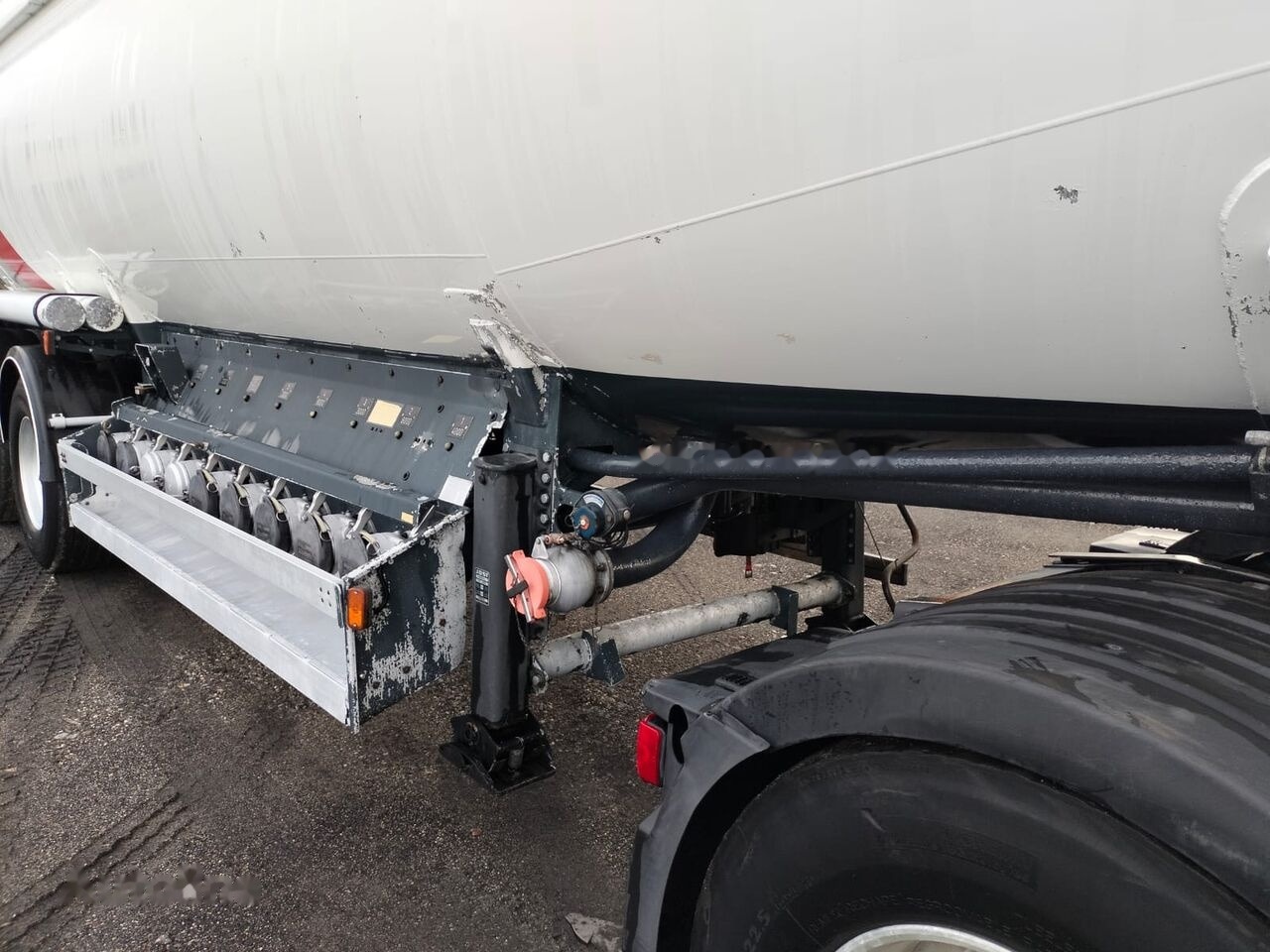 نصف مقطورة صهريج لنقل الوقود Trailor TX34: صورة 11 نصف مقطورة صهريج لنقل الوقود Trailor TX34: صورة 11