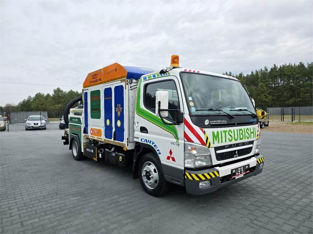Mitsubishi CANTER odkurzacz koparka ssąca Saugbagger CITY SAU - فراغ شاحنة: صورة 2 Mitsubishi CANTER odkurzacz koparka ssąca Saugbagger CITY SAU - فراغ شاحنة: صورة 2