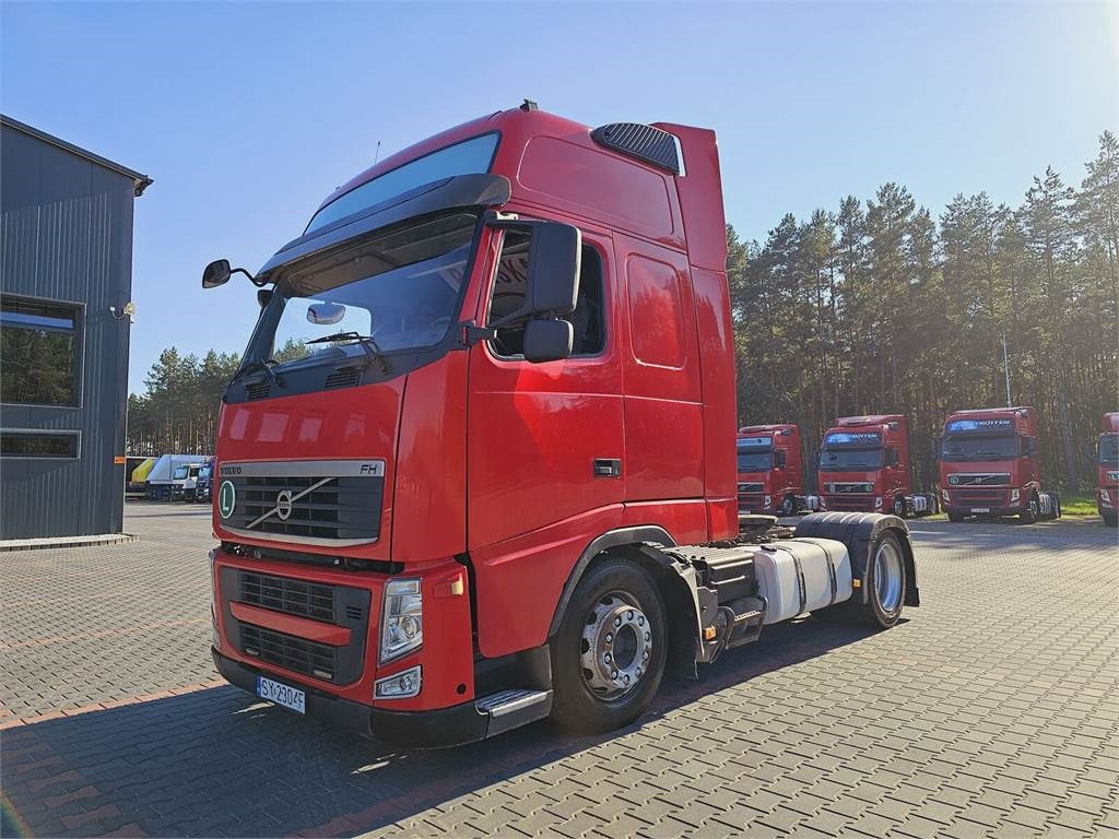Volvo FH13 XXL MANUAL 420 EURO 5 2011 r MEGA LOW DECK - رأس تريلا: صورة 2 Volvo FH13 XXL MANUAL 420 EURO 5 2011 r MEGA LOW DECK - رأس تريلا: صورة 2