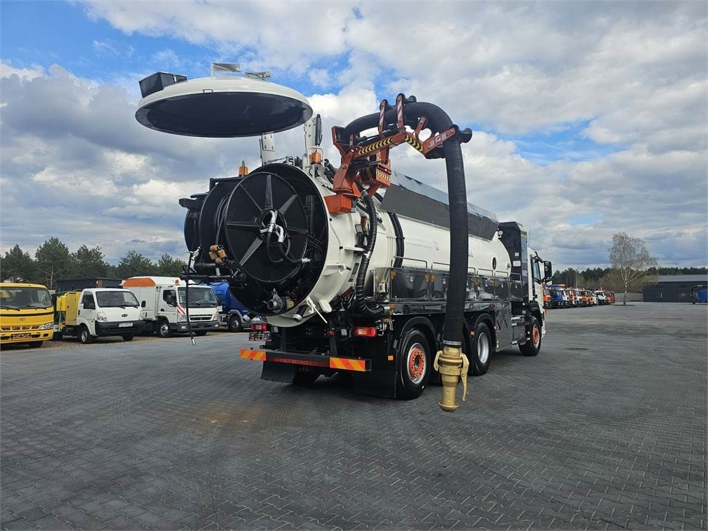 Volvo WUKO ADR ROLBA FOR CLEANING CHANNELS COMBI - سيارة خدمات/ سيارة خاصة: صورة 1 Volvo WUKO ADR ROLBA FOR CLEANING CHANNELS COMBI - سيارة خدمات/ سيارة خاصة: صورة 1