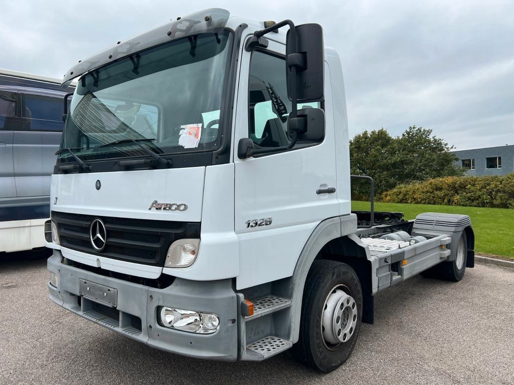 Mercedes-Benz Atego 1328 LS 4x2 + Diagnose Auflieger - مقطورة السحب: صورة 3 Mercedes-Benz Atego 1328 LS 4x2 + Diagnose Auflieger - مقطورة السحب: صورة 3
