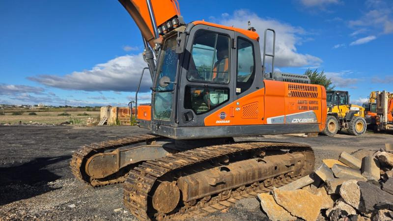 Doosan DX 225 LC - حفار زاحف: صورة 1 Doosan DX 225 LC - حفار زاحف: صورة 1