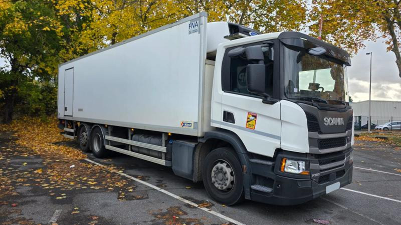 Scania P 320 - شاحنة ذات مبرد: صورة 1 Scania P 320 - شاحنة ذات مبرد: صورة 1