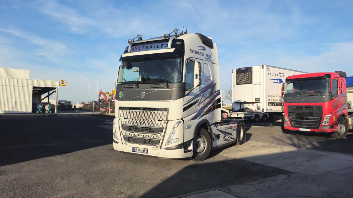 Volvo FH 500 Globetrotter XXL (Location / Rent) - مقطورة السحب: صورة 3 Volvo FH 500 Globetrotter XXL (Location / Rent) - مقطورة السحب: صورة 3