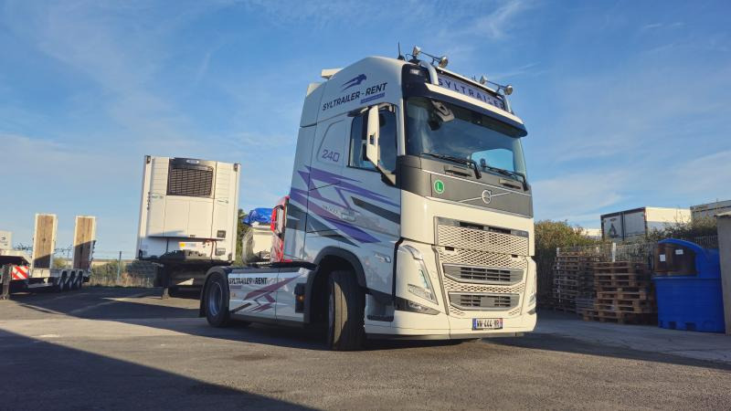 Volvo FH 500 Globetrotter XXL (Location / Rent) - مقطورة السحب: صورة 1 Volvo FH 500 Globetrotter XXL (Location / Rent) - مقطورة السحب: صورة 1