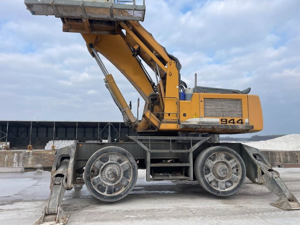 Liebherr A 944 C HD - آلة التعامل مع النفايات: صورة 3 Liebherr A 944 C HD - آلة التعامل مع النفايات: صورة 3
