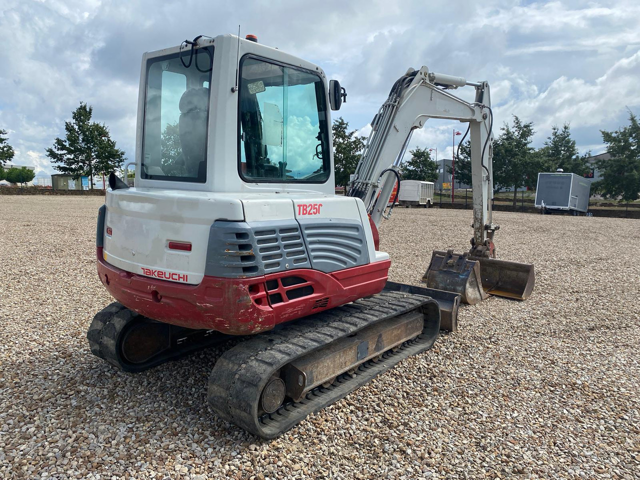 TAKEUCHI TB 250 - حفار زاحف: صورة 3 TAKEUCHI TB 250 - حفار زاحف: صورة 3