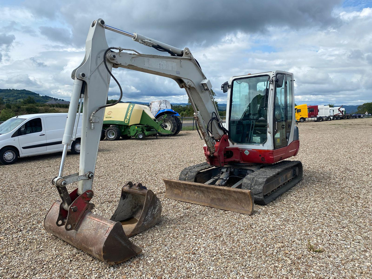TAKEUCHI TB 250 - حفار زاحف: صورة 1 TAKEUCHI TB 250 - حفار زاحف: صورة 1