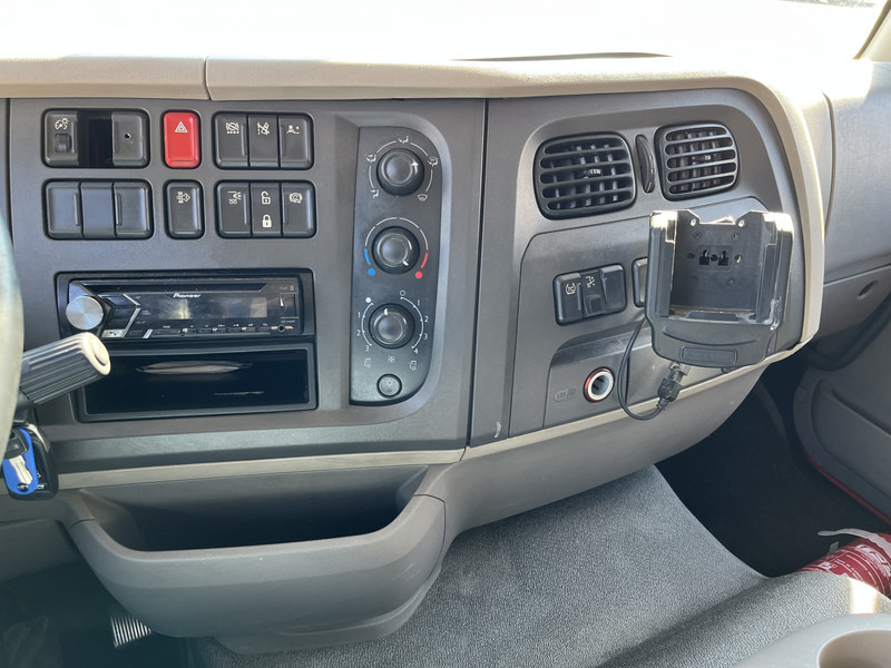 DAF LF 210 FA / 12 Ton / 376 dkm / Box / Laadklep / NL truck - شاحنة صندوقية: صورة 4 DAF LF 210 FA / 12 Ton / 376 dkm / Box / Laadklep / NL truck - شاحنة صندوقية: صورة 4