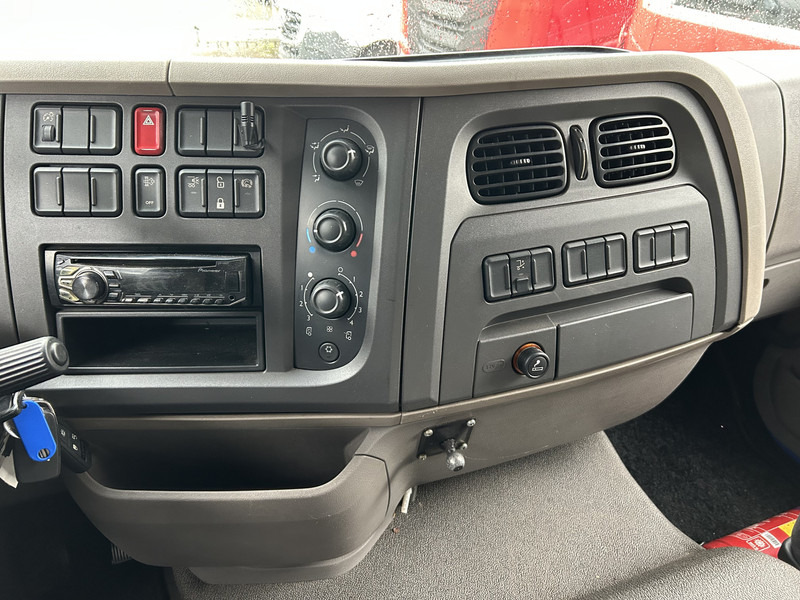 DAF LF 210 FA / 12 Ton / 471 dkm / Curtainside / Loadlift / APK TUV 06-26 - شاحنة ذات ستائر جانبية: صورة 5 DAF LF 210 FA / 12 Ton / 471 dkm / Curtainside / Loadlift / APK TUV 06-26 - شاحنة ذات ستائر جانبية: صورة 5