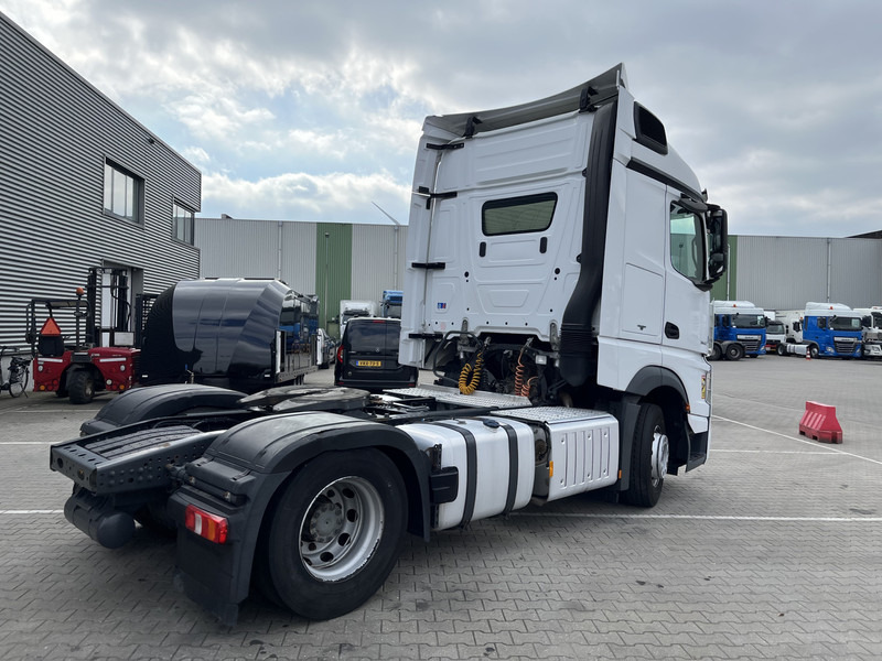 Mercedes-Benz Actros 1842 Streamspace / 724 dkm / 2 Tanks / Stand Airco / NL Truck - مقطورة السحب: صورة 2 Mercedes-Benz Actros 1842 Streamspace / 724 dkm / 2 Tanks / Stand Airco / NL Truck - مقطورة السحب: صورة 2