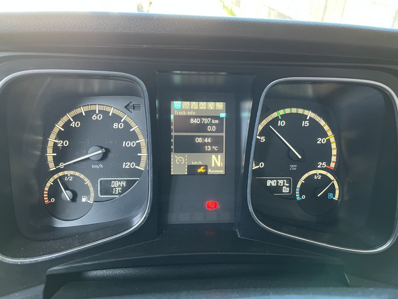 Mercedes-Benz Actros 1842 Streamspace / 840 dkm / 2 Tanks / NL Truck - مقطورة السحب: صورة 4 Mercedes-Benz Actros 1842 Streamspace / 840 dkm / 2 Tanks / NL Truck - مقطورة السحب: صورة 4