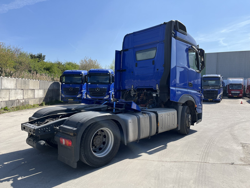 Mercedes-Benz Actros 1842 Streamspace / 871 dkm / 2 Tanks / NL Truck - مقطورة السحب: صورة 2 Mercedes-Benz Actros 1842 Streamspace / 871 dkm / 2 Tanks / NL Truck - مقطورة السحب: صورة 2