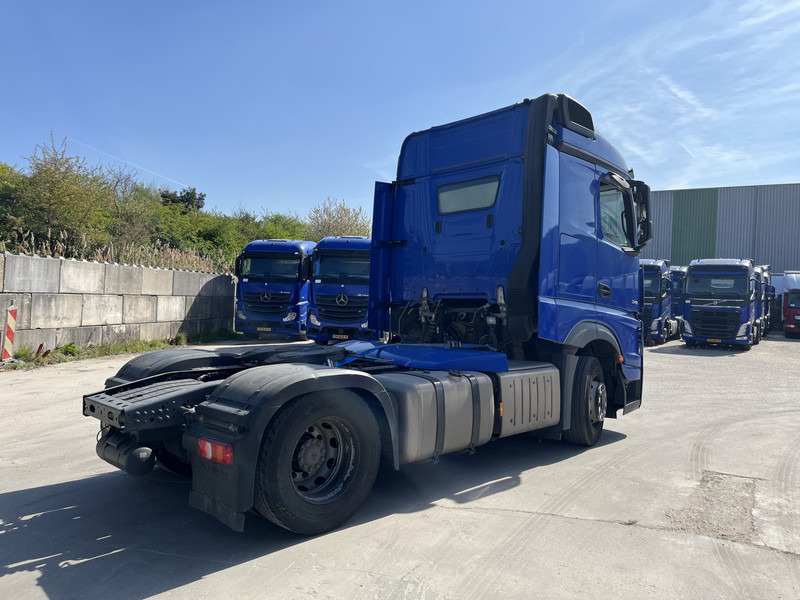Mercedes-Benz Actros 1842 Streamspace / 897 dkm / 2 Tanks / NL Truck - مقطورة السحب: صورة 2 Mercedes-Benz Actros 1842 Streamspace / 897 dkm / 2 Tanks / NL Truck - مقطورة السحب: صورة 2
